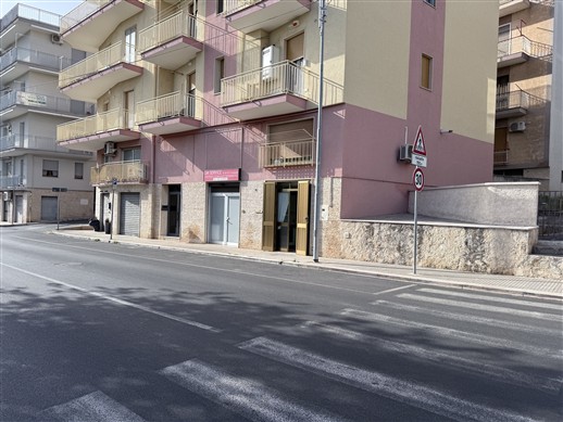 Locale adibito ad abitazione a Piano Terra